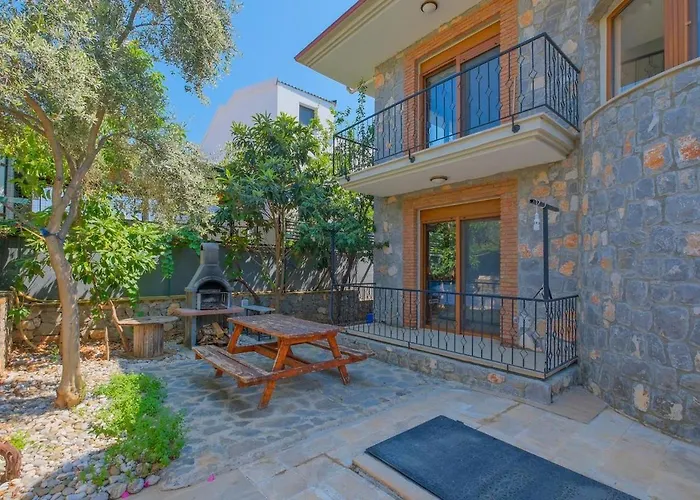 Villa Tuzlu Sistem Havuzlu Luks Fethiye