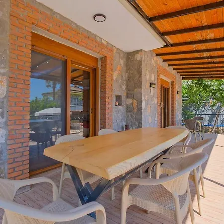 Tuzlu Sistem Havuzlu Luks Villa