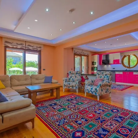 Tuzlu Sistem Havuzlu Luks Villa Fethiye