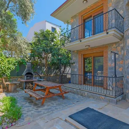 Villa Tuzlu Sistem Havuzlu Luks Fethiye