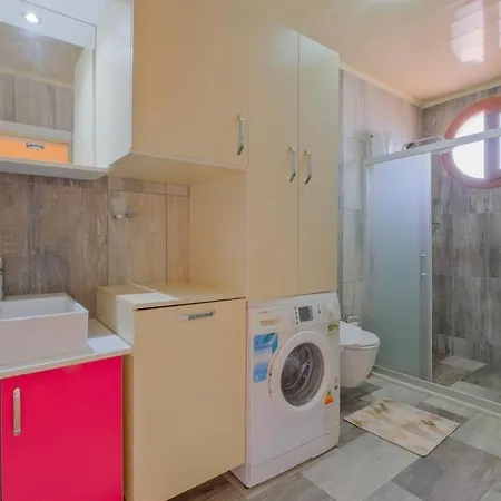 Tuzlu Sistem Havuzlu Luks Villa