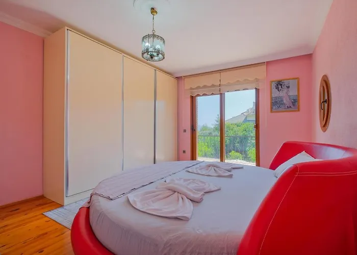 Vilă Tuzlu Sistem Havuzlu Luks Fethiye