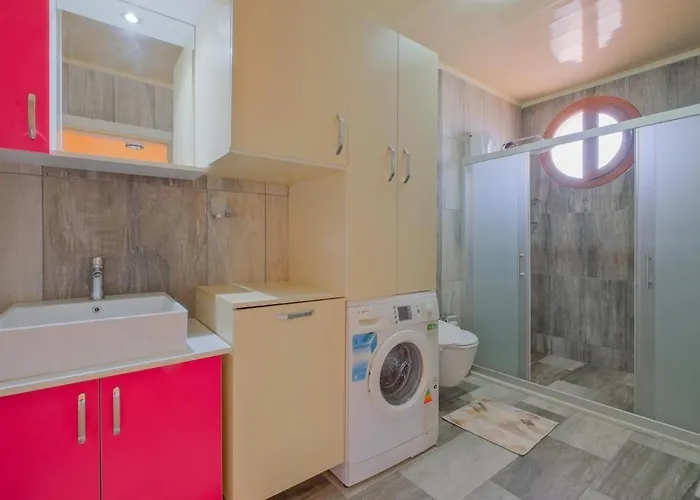 Tuzlu Sistem Havuzlu Luks Vilă