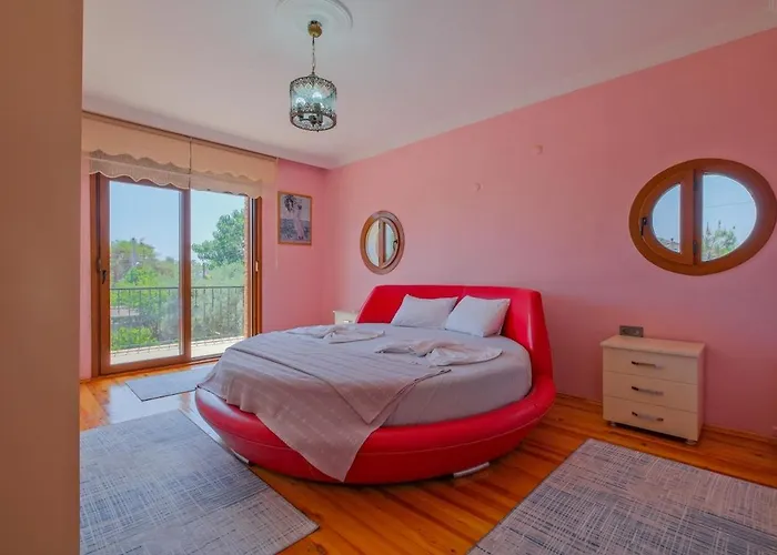 Tuzlu Sistem Havuzlu Luks Vilă *